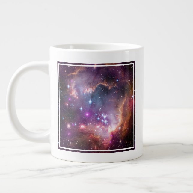 Grande Tasse Jeunes Étoiles Dans Le Petit Nuage Magellanique. (Gauche)