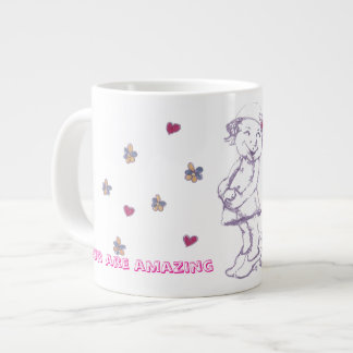 Grande Tasse Jolie petite fille jouant à se déguiser