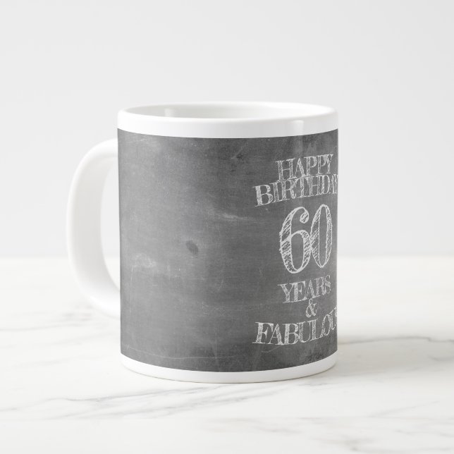 Grande Tasse Joyeux anniversaire - 60 ans & Fabuleux en chalkbo (Devant gauche)