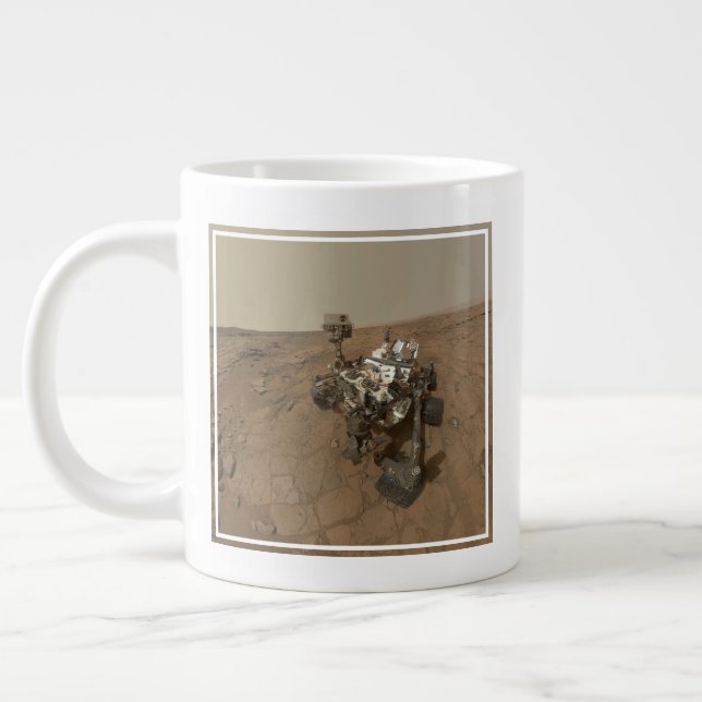 Grande Tasse La Curiosité A Rover Sur La Surface De Mars. (Gauche)