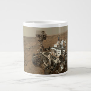 Grande Tasse La Curiosité A Rover Sur La Surface De Mars.
