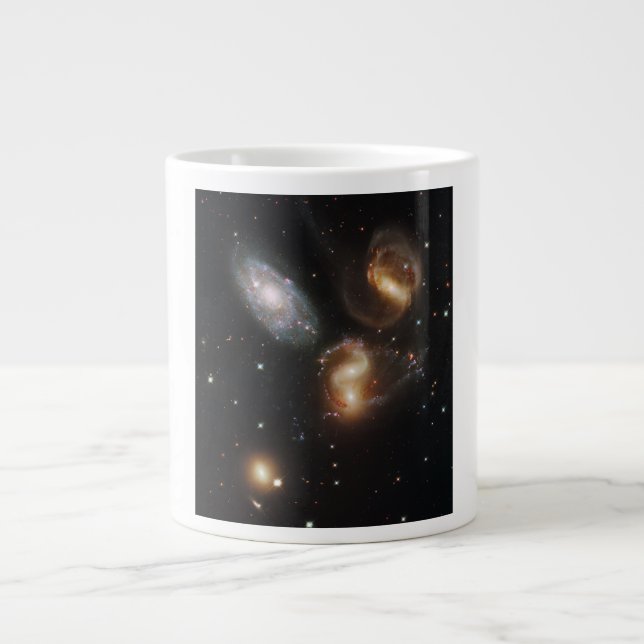Grande Tasse La quintette de Stephan : Une épave galaxie galact (Devant)