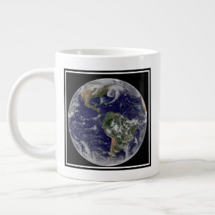Grande Tasse La Terre Pleine Montre Des Systèmes À Faible Press