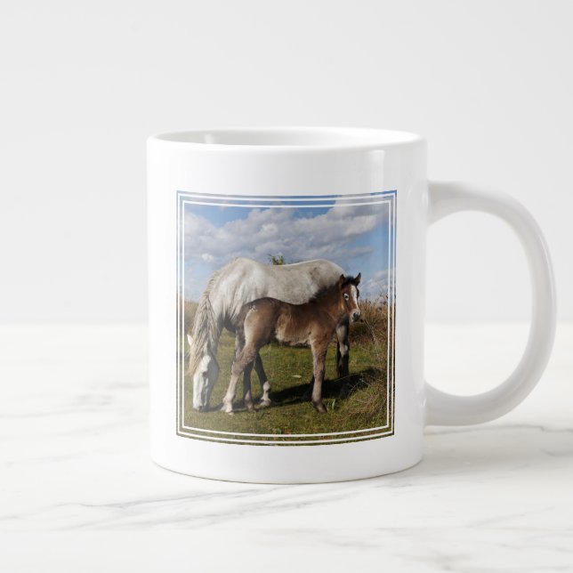 Grande Tasse Le poulain de Camargue à cheval avec mère (Droite)