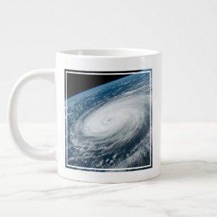 Grande Tasse Le typhon Hinnamnor.