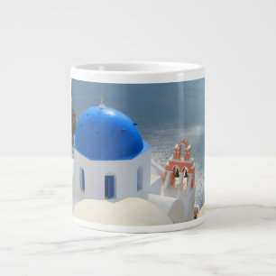Grande Tasse L'église Santorin au soleil de l'après-midi