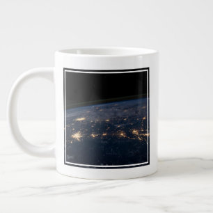 Grande Tasse Les Lumières De La Ville Du Sud Des États-Unis.