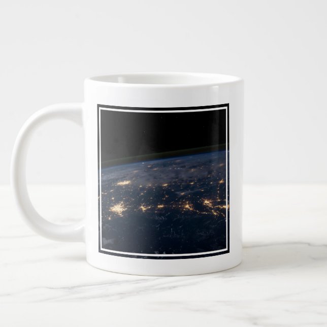 Grande Tasse Les Lumières De La Ville Du Sud Des États-Unis. (Gauche)