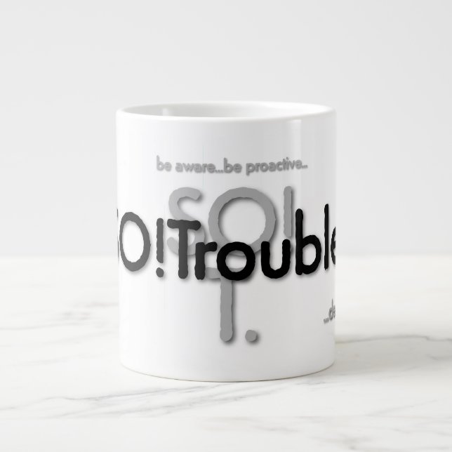 Grande Tasse Logos et slogans SO!Trouble (Devant)
