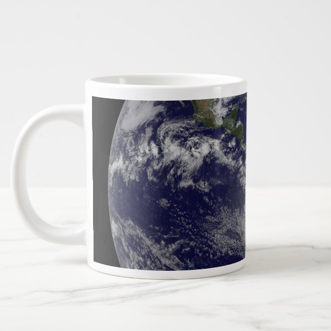 Grande Tasse L'Ouragan Sandy Le Long De La Côte Est Des États-U (Gauche)