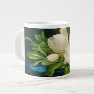 Grande Tasse Magnolias géantes sur un tissu de velours bleu, v