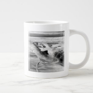 Grande Tasse Marée montante sur la plage