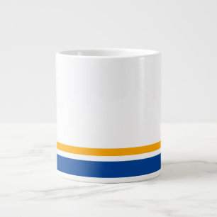 Grande Tasse Marine Sportive Jaune Barrière De Bord Sur Blanc