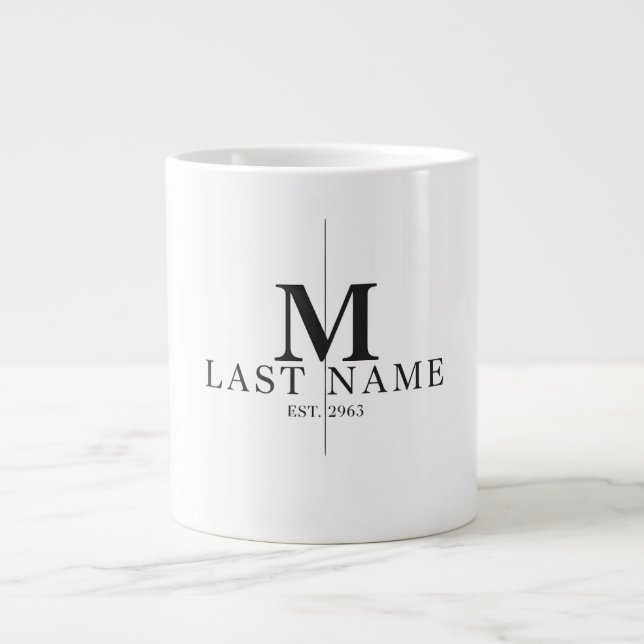 Grande Tasse Monogramme à fente moderne Nom de famille initial  (Devant)