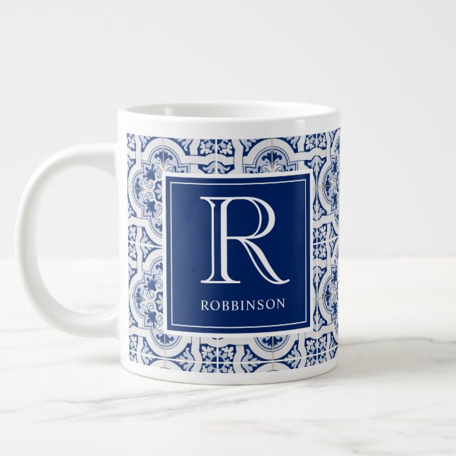 Grande Tasse Monogramme avec nom Carrelage bleu sicilien (Gauche)