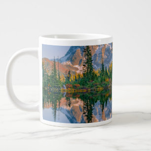 Grande Tasse Mont Shuksan reflété dans le lac Reflection