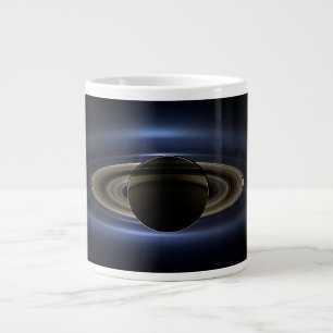 Grande Tasse Mosaïque Du Système Saturne Rétro-Éclairé Par Le S