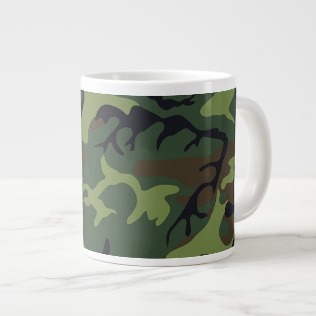 Grande Tasse Motif de camouflage vert classique (Devant droit)