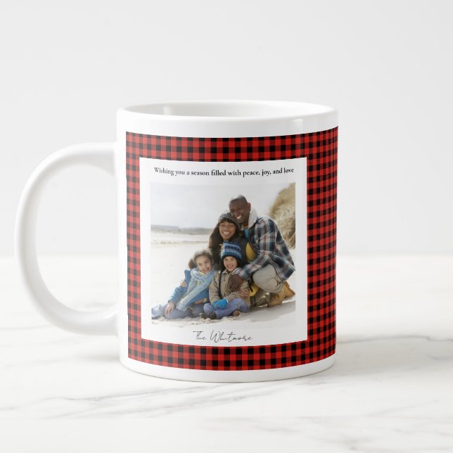 Grande Tasse Noël Photo 2 Plaid Rouge Mignon Rustique Monogramm (Gauche)