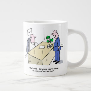 Grande Tasse Office Worker est remarqué par une personne