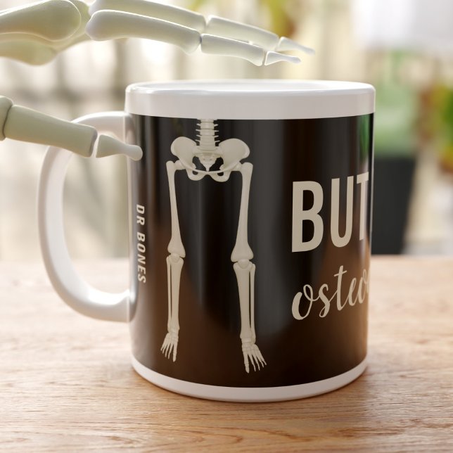Grande Tasse Os Drôle Skeleton Mais Première Ostéographie (I've probably spelled osteography wrong but you can change it. Great gift for bone doctors)