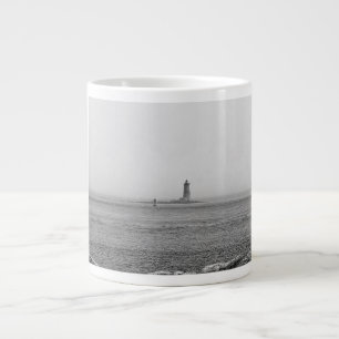 Grande Tasse Phare au loin