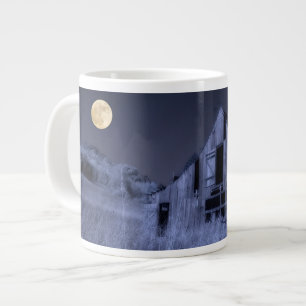 Grande Tasse Pleine lune au-dessus Vieille grange patinée