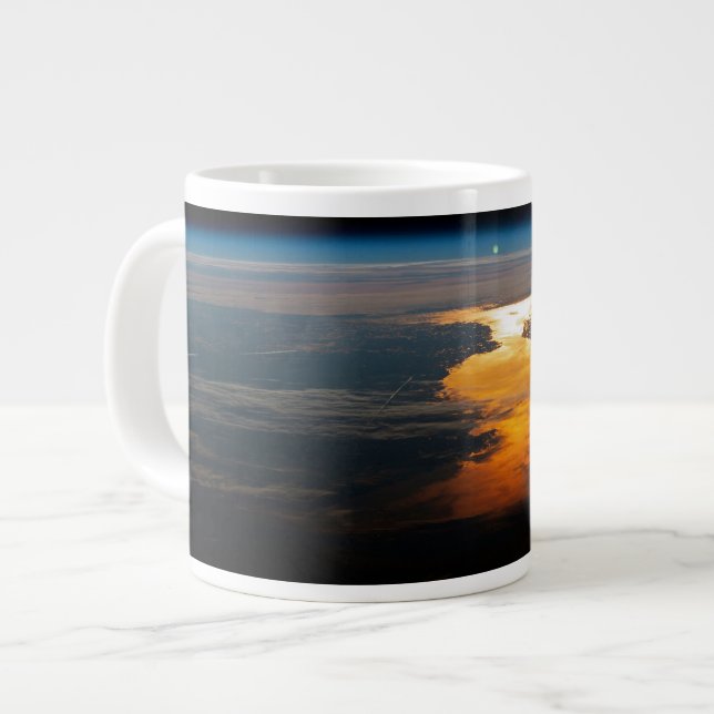 Grande Tasse Provinces Canadiennes De Terre-Neuve-Et-Labrador. (Devant gauche)