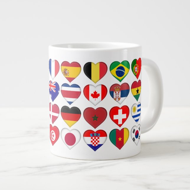 Grande Tasse Qatar Tournoi 32 Pays Drapeaux Coeurs (Devant droit)