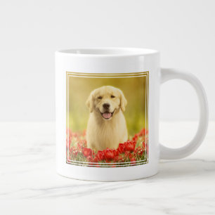 Grande Tasse Retraité d'or dans les fleurs rouges