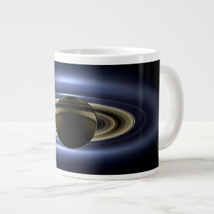 Grande Tasse Saturne a éclipsé le Soleil depuis l'orbiteur Cass
