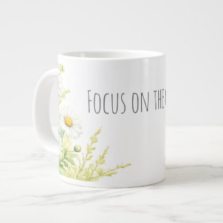 Grande Tasse Se concentrer sur le bien - marguerites aquarelle