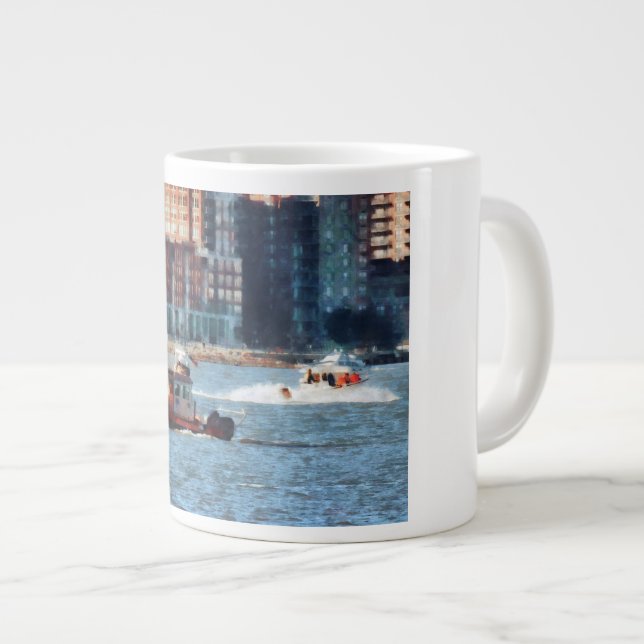 Grande Tasse Secourt incendie Bateau Hudson River (Devant droit)