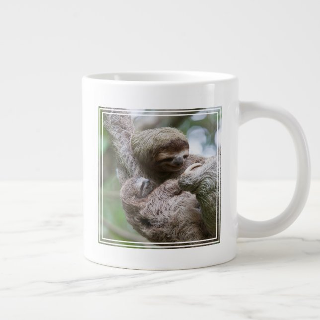 Grande Tasse Sloth Baby avec mère pendre d'un arbre (Droite)