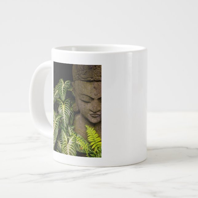 Grande Tasse Statue dans un jardin : Chiang Mai, Thaïlande (Devant gauche)