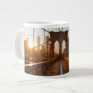 Grande Tasse Sunrise du pont Brooklyn de New York