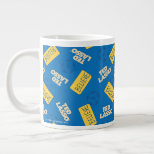 Grande Tasse Ted Lasso   Croyez le Motif de signe et de balle