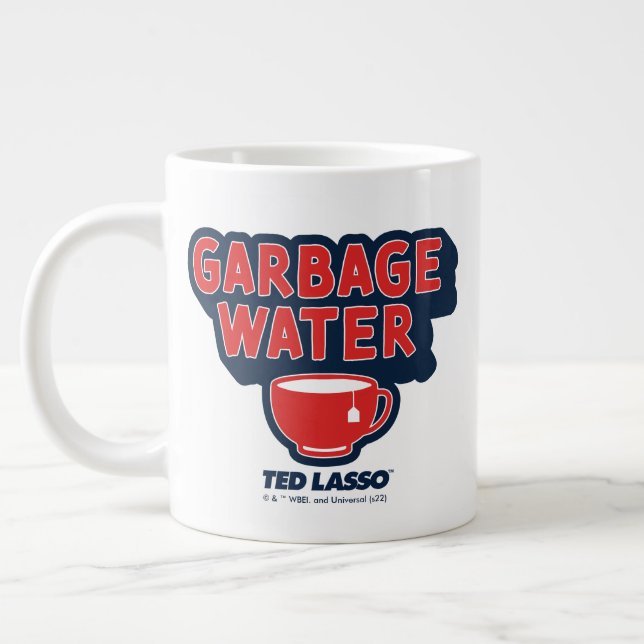 Grande Tasse Ted Lasso | Garbage Water Tea Graphic (Gauche)