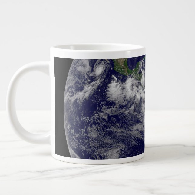 Grande Tasse Terre Pleine Montrant Divers Systèmes De Tempête T (Gauche)