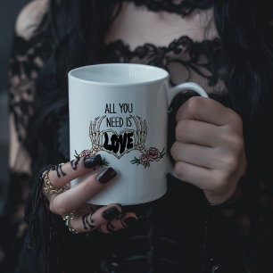 Grande Tasse Tout ce dont vous avez besoin est l'amour Mains de