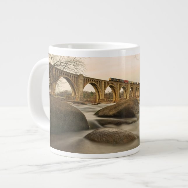 Grande Tasse Train au-dessus de James River (Devant gauche)