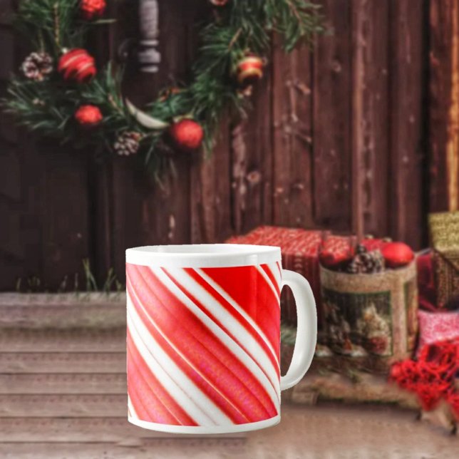 Grande Tasse Traitements répartis (This Striped Treats Giant Coffee Mug reminds us of Christmas candy in stocking gifts.)