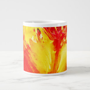 Grande Tasse Tulipe rouge et jaune à gros plan