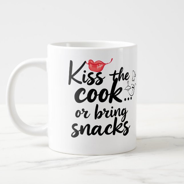 GRANDE TASSE TYPOGRAPHIE « EMBRASSEZ LE CUISINIER » (Gauche)
