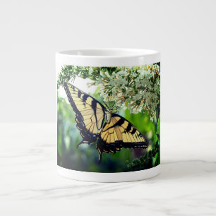 Grande Tasse Un papillon aux ailes jaunes et noires