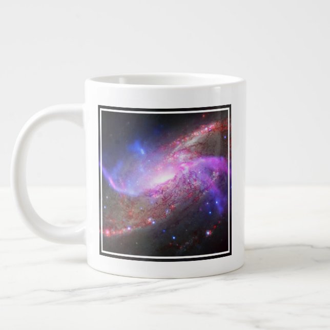 Grande Tasse Un Spectacle De Lumière Galactique En Galaxie Spir (Gauche)