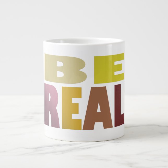 Grande Tasse Un vrai message de design en lettres chunky (Devant)