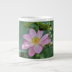 Grande Tasse Une fleur de lotus vibrante