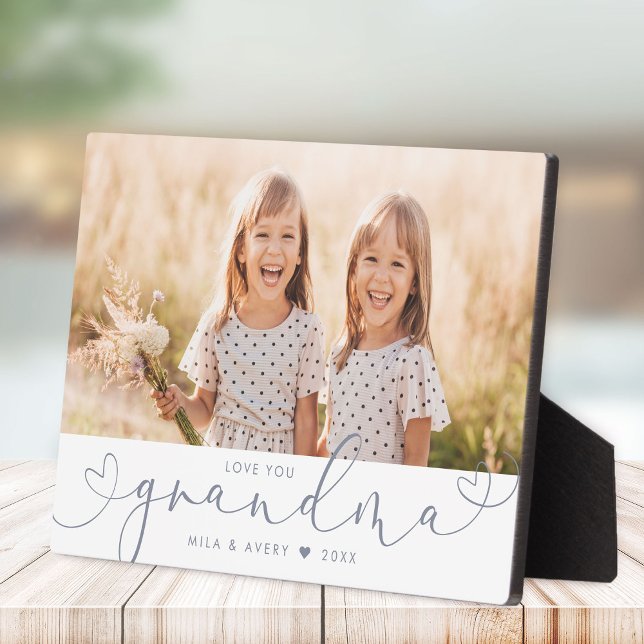 Grandma moderne Coeur Script Photo Love Plaque (Evoke warmth and tenderness with this personalized photo plaque, a celebration of the unique bond be)