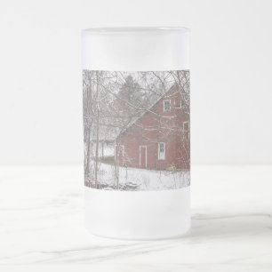 Grange Rouge Dans La Mug De Bière De Verre Dépoli